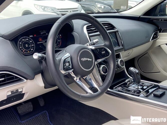 Jaguar XE 36 interauto-car