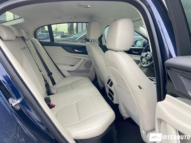 Jaguar XE 46 interauto-car