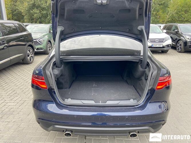 Jaguar XE 33 interauto-car