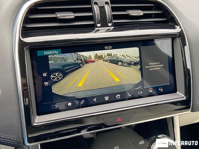 Jaguar XE 40 interauto-car