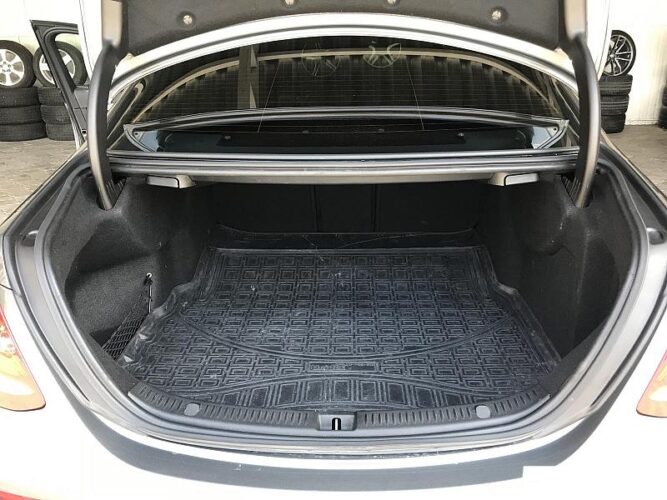 Mercedes E 220 51 interauto-car