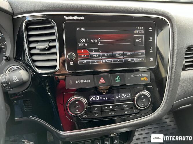 Mitsubishi Outlander 38 interauto-car