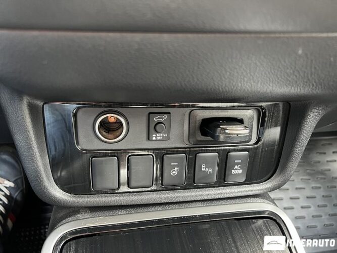 Mitsubishi Outlander 40 interauto-car