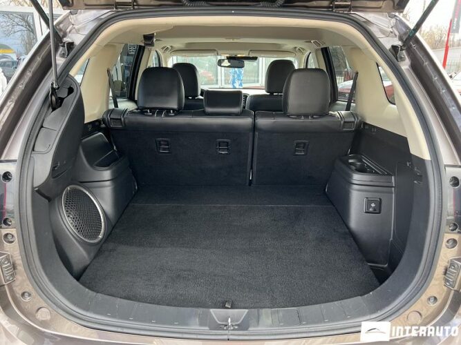 Mitsubishi Outlander 49 interauto-car