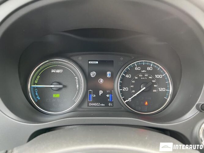 Mitsubishi Outlander 35 interauto-car