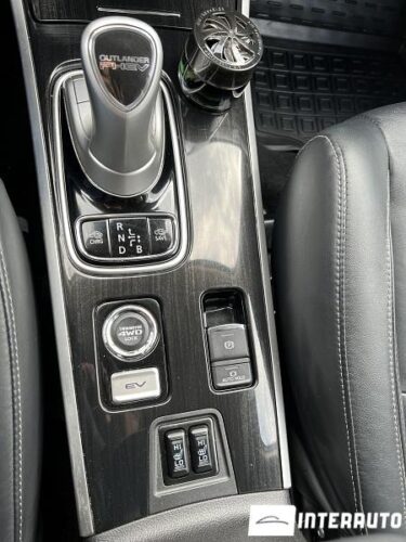 Mitsubishi Outlander 39 interauto-car