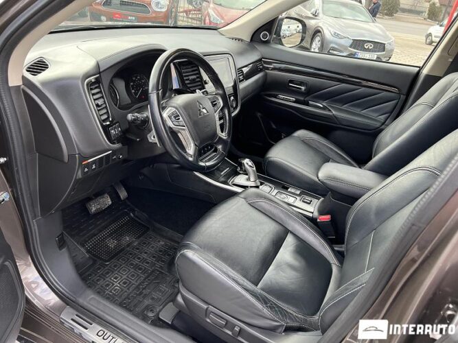 Mitsubishi Outlander 44 interauto-car