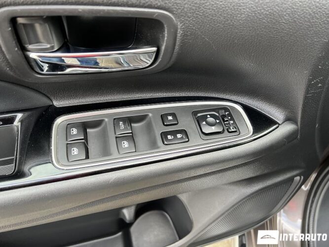 Mitsubishi Outlander 41 interauto-car