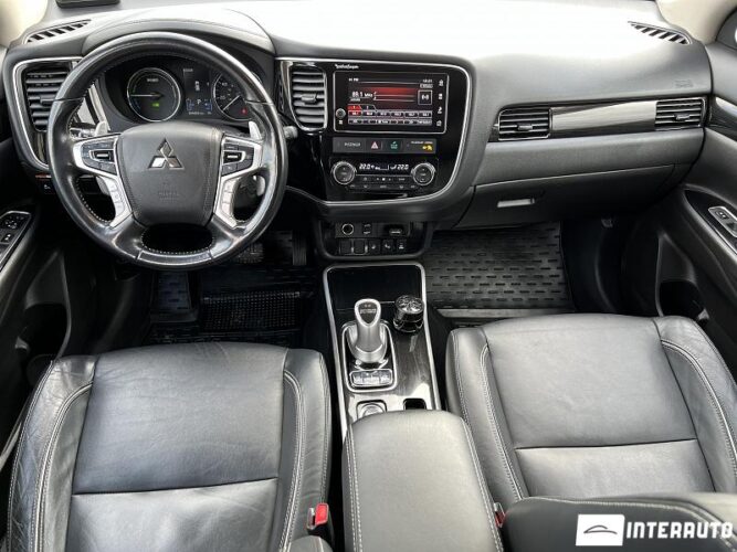 Mitsubishi Outlander 43 interauto-car