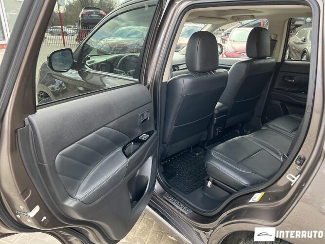 Mitsubishi Outlander 47 interauto-car
