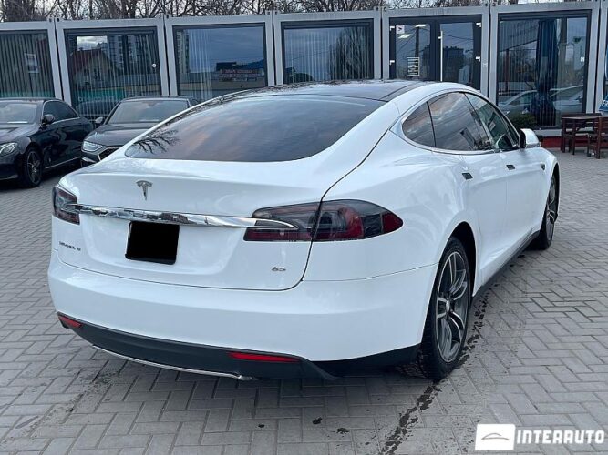Tesla Model S 31 interauto-car