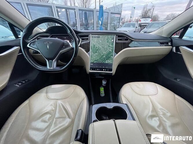 Tesla Model S 35 interauto-car