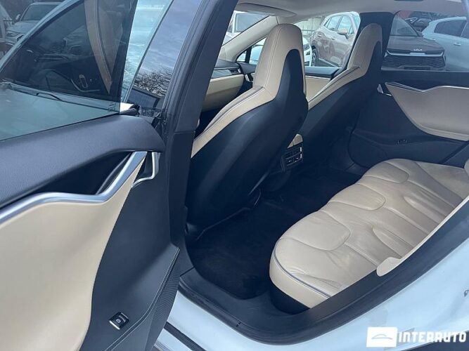 Tesla Model S 44 interauto-car