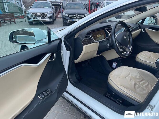 Tesla Model S 33 interauto-car