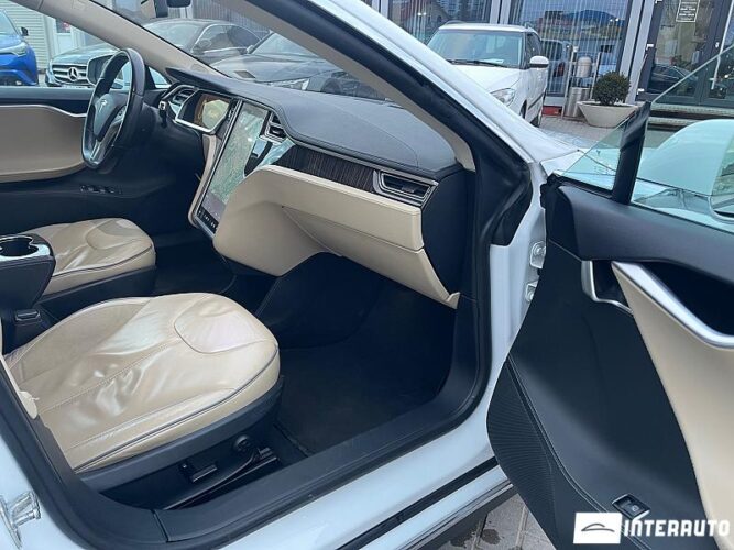 Tesla Model S 42 interauto-car