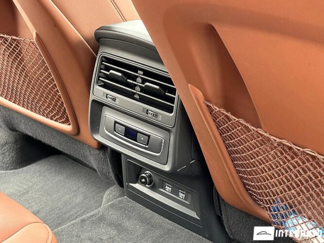 Audi Q7 43 interauto-car