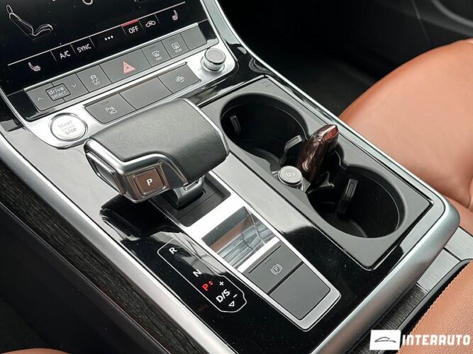 Audi Q7 42 interauto-car
