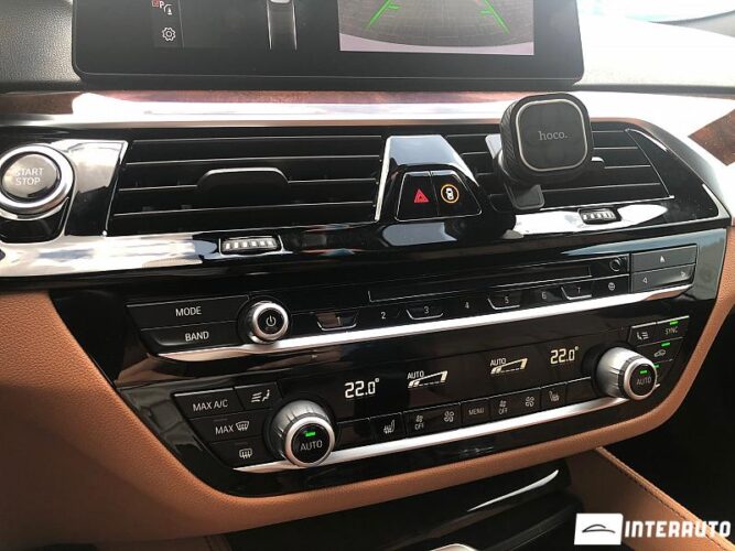 BMW 530e 49 interauto-car