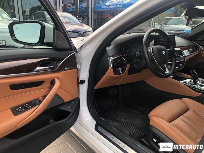 BMW 530e 42 interauto-car