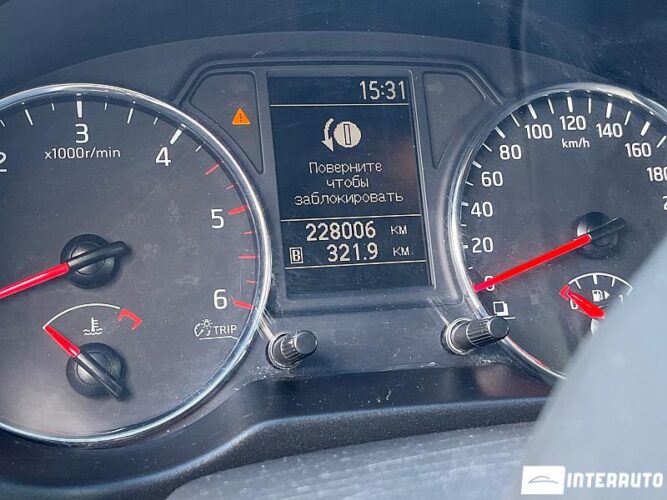 Nissan X-Trail 38 interauto-car