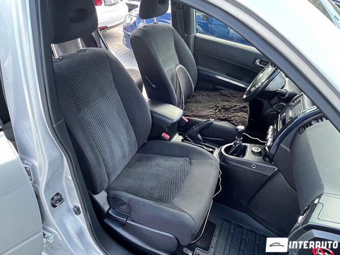 Nissan X-Trail 35 interauto-car