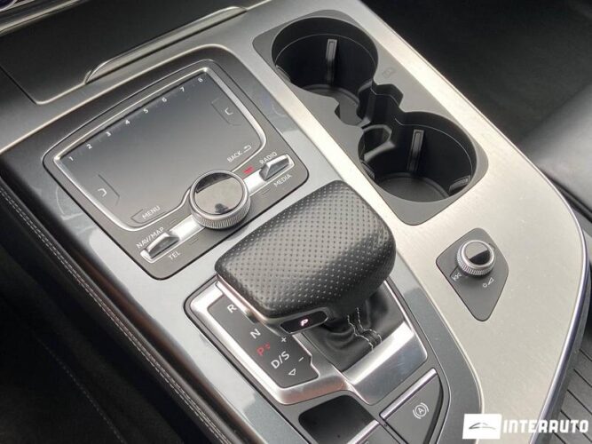 Audi Q7 51 interauto-car