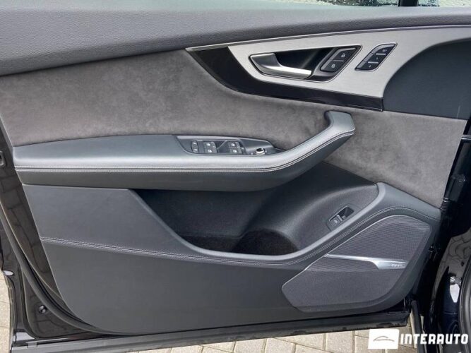 Audi Q7 40 interauto-car