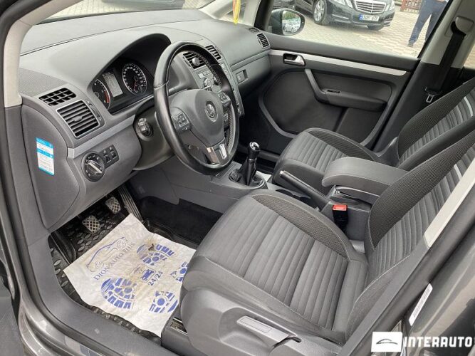 Volkswagen Touran 43 interauto-car