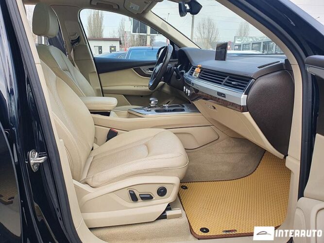 Audi Q7 46 interauto-car
