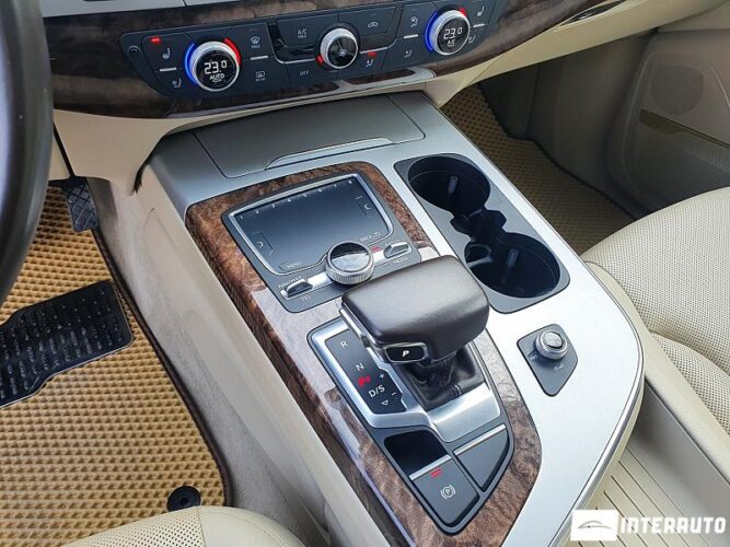 Audi Q7 53 interauto-car
