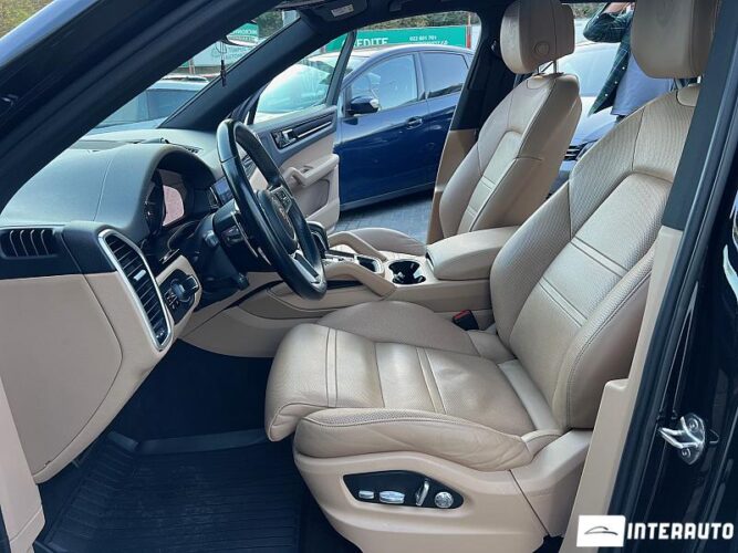 Porsche Cayenne 44 interauto-car