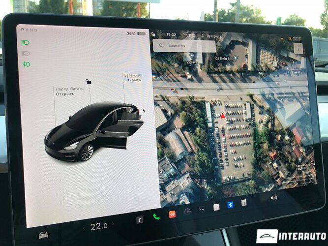 Tesla Model 3 41 interauto-car