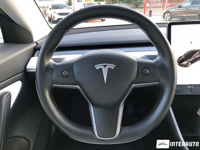 Tesla Model 3 39 interauto-car