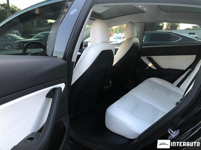 Tesla Model 3 43 interauto-car