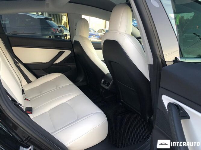 Tesla Model 3 46 interauto-car