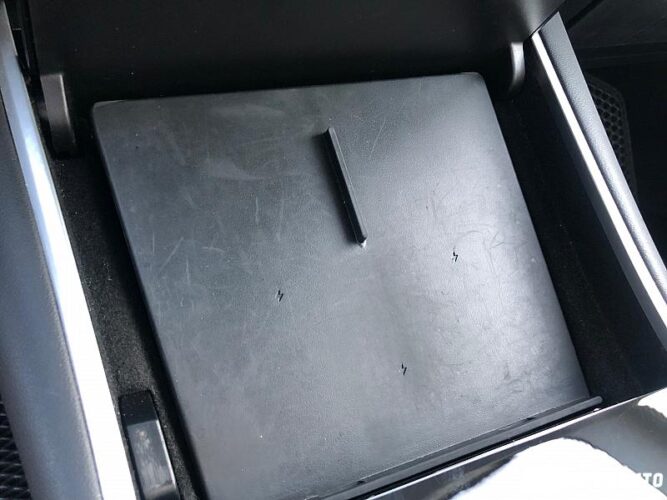 Tesla Model 3 42 interauto-car