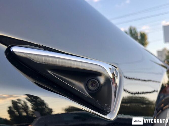 Tesla Model 3 35 interauto-car