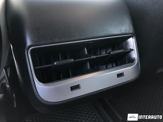 Tesla Model 3 44 interauto-car