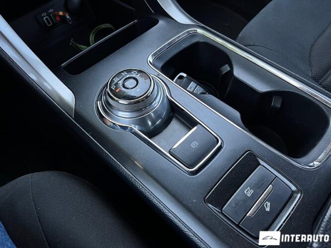 Ford Fusion 42 interauto-car