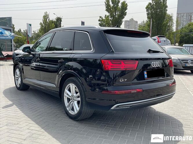 Audi Q7 E-Tron 35 interauto-car