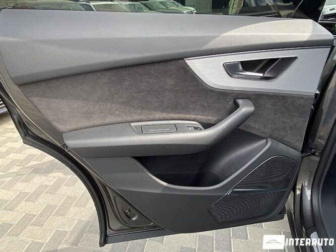 Audi Q8 54 interauto-car
