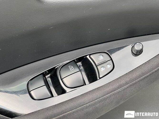 Nissan Leaf 37 interauto-car