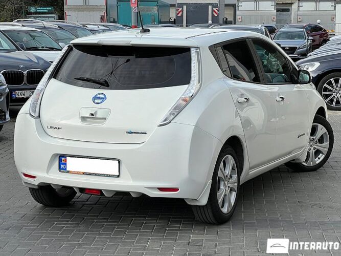 Nissan Leaf 34 interauto-car