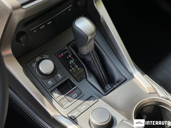 Lexus NX 300H 52 interauto-car