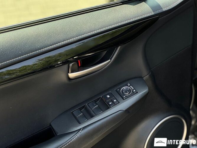 Lexus NX 300H 45 interauto-car