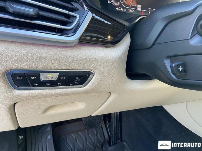 BMW X5 4.0i 40 interauto-car