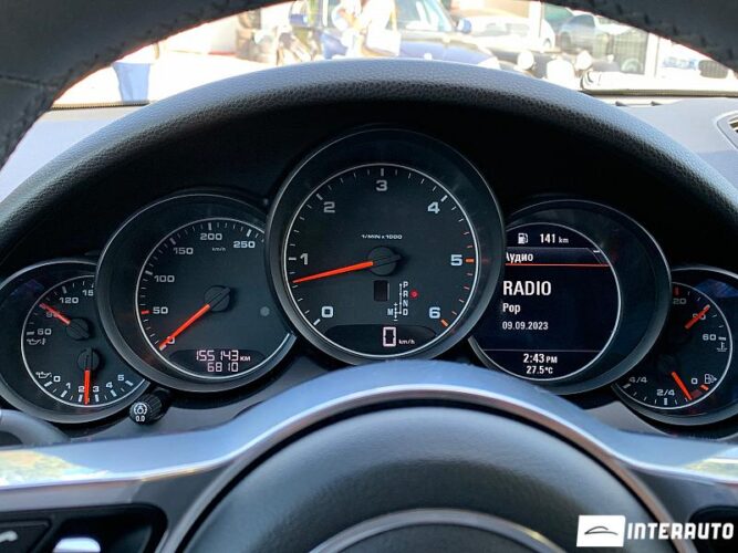 Porsche Cayenne 40 interauto-car