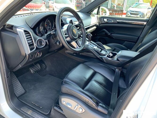 Porsche Cayenne 38 interauto-car
