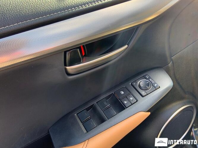 Lexus NX 300H 36 interauto-car