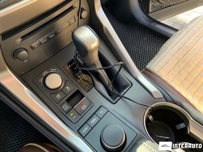 Lexus NX 300H 45 interauto-car